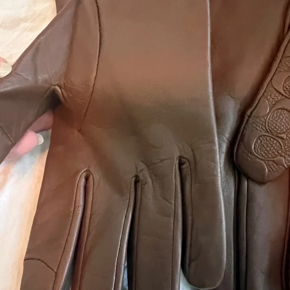 COACH SIGNATURE LINED LEATHER "TECH" GLOVES SIZE 7.5 BROWN
Like new - Picture 4 of 8
